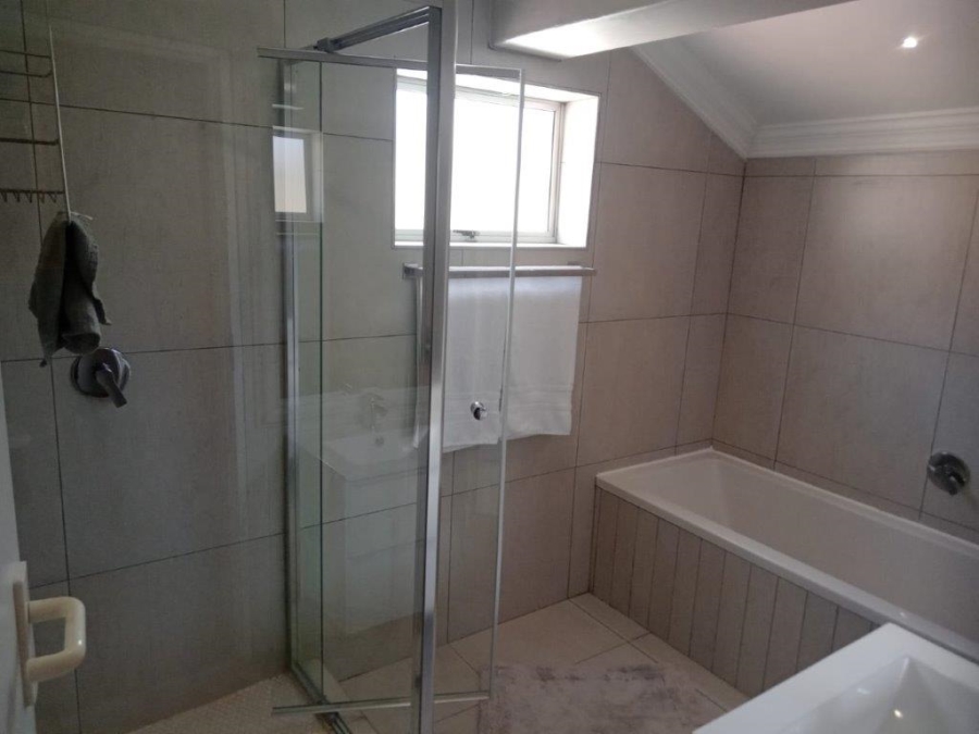 5 Bedroom Property for Sale in Wavecrest Eastern Cape